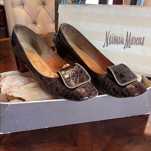 Rare Find! Neiman Marcus Brown Alligator Heeled Shoes 9AA with original box!